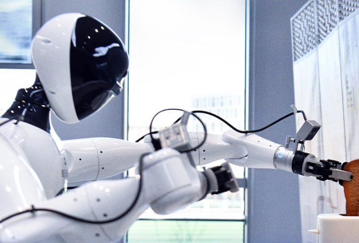 习近平的两会之喻｜从“两张皮”到“无缝对接”