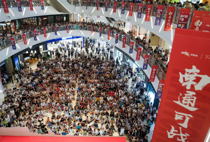 总书记激励干部群众奋力谱写服务业高质量发展新篇章